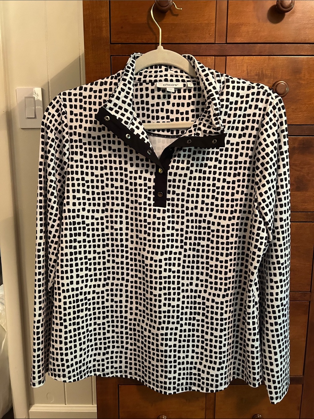 Chico's Black and White Graphic-Print Long-Sleeve Polo